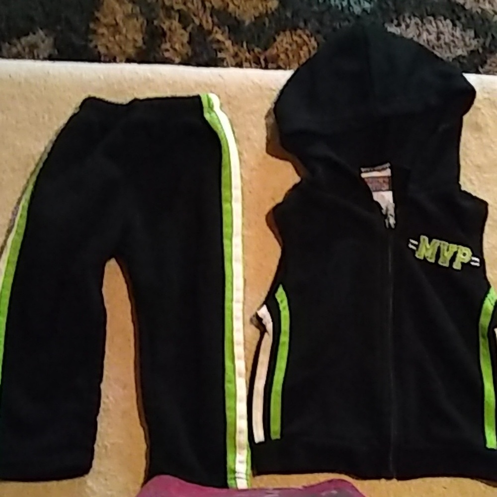 2 piece jogging suit with hood sleeveless top